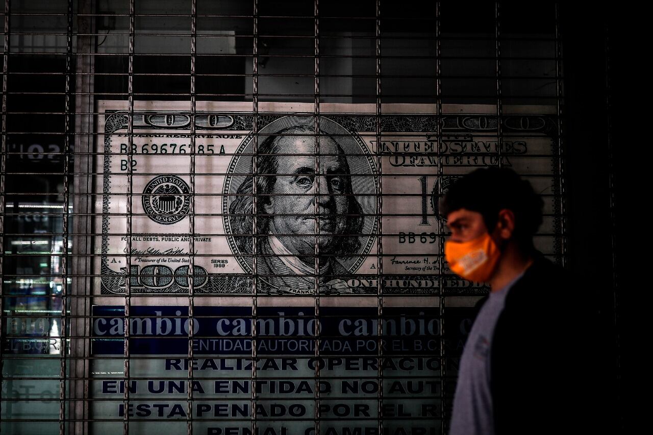 Las expectativas del mercado comienzan a cambiar respecto de la probabilidad de devaluación del tipo de cambio oficial.