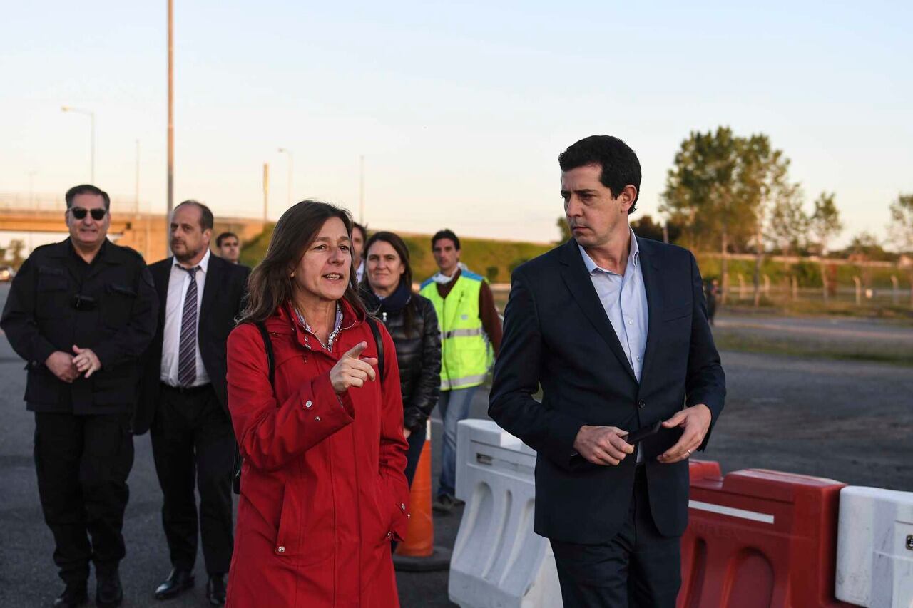 Los ministros Sabina Frederic y Wado de Pedro hicieron una recorrida por los puestos de control. 