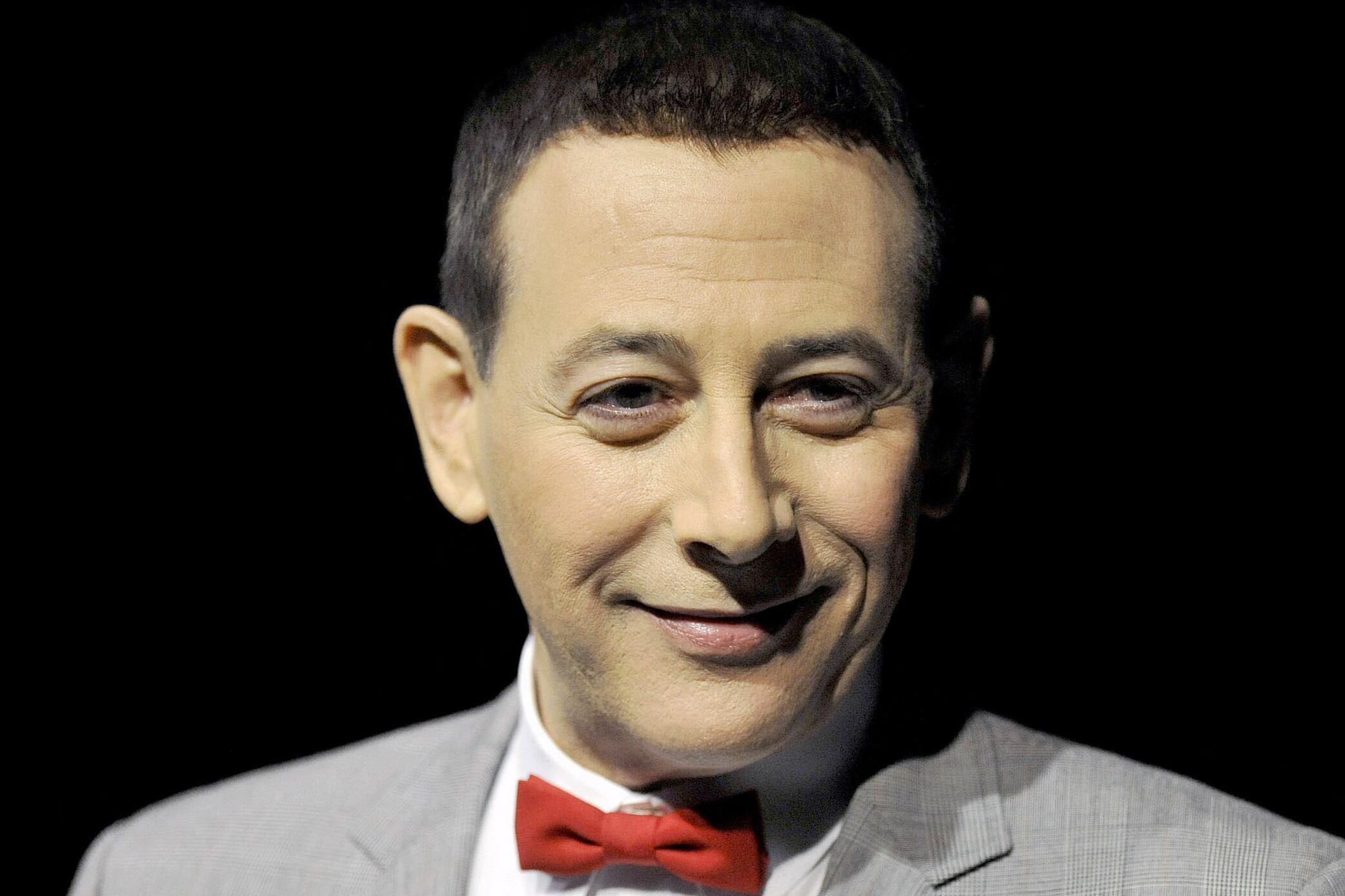 Paul Reubens, el actor estadounidense que se hizo famoso por interpretar a Pee-wee Herman, falleció de cáncer a los 70 años. 