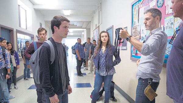 Minnette y Langford en el set de filmación, en un episodio de la segunda temporada que se estrena hoy.