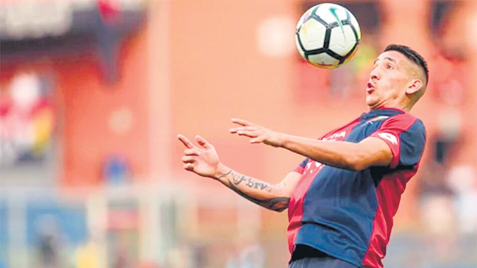 Racing tiene una parte del pase de Centurión, hoy en el Genoa.