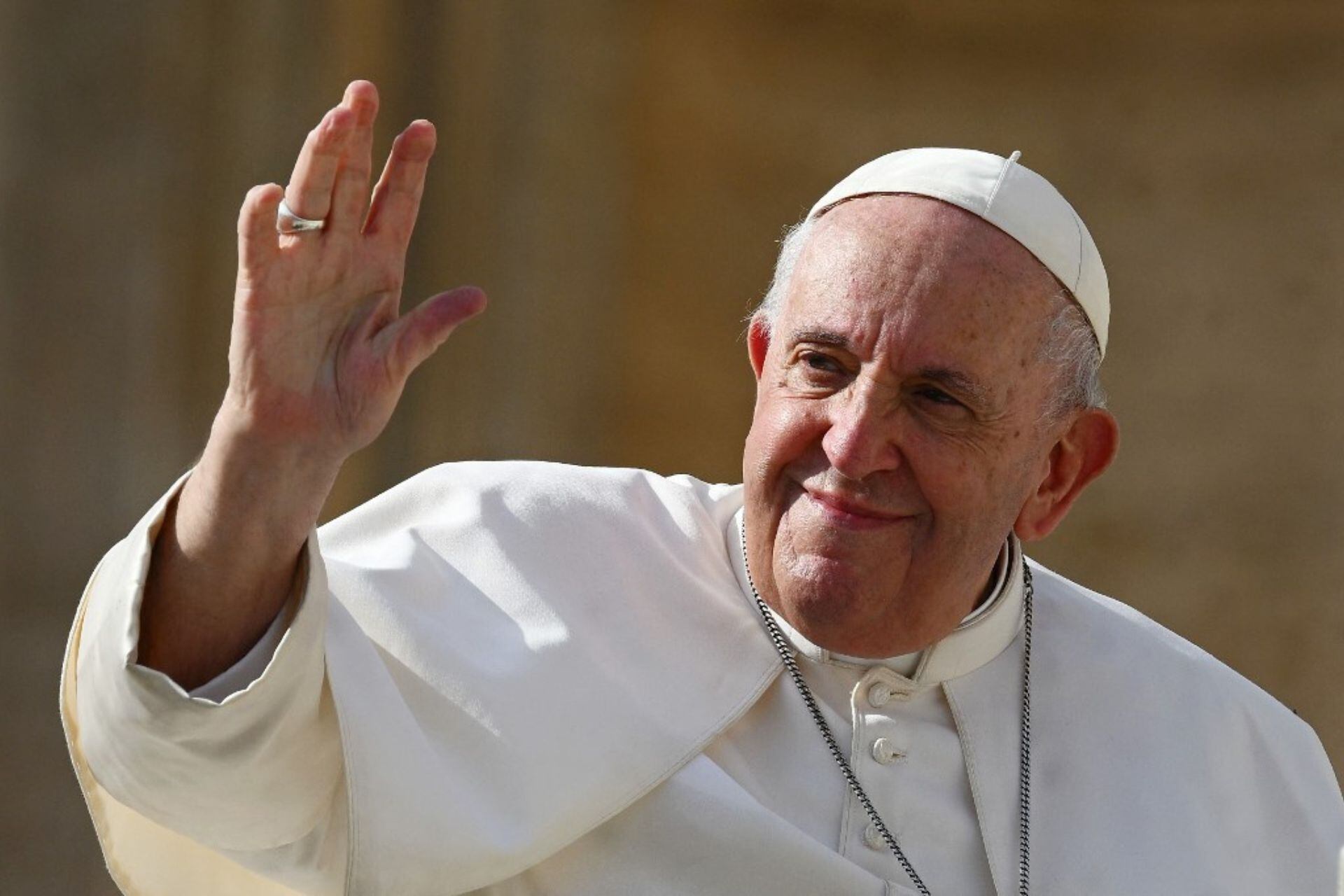 Pese a su delicado estado de salud, el Papa Francisco no perdió la oportunidad de enviar un mensaje de esperanza. 