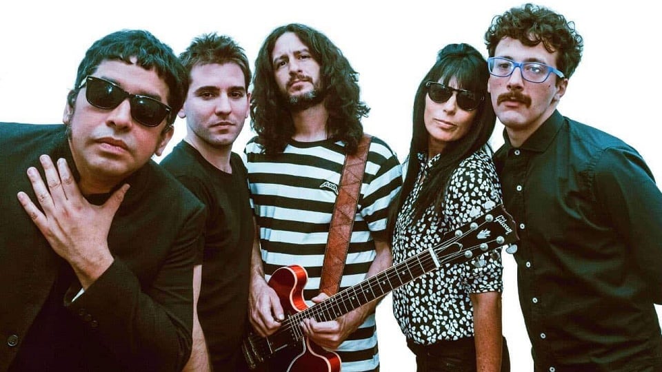 Con Toddy Tapia (de Turf) y Bárbara Malaise al frente, El Club del Rifle estrenará disco mañana en The Roxy.