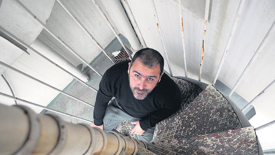 Castro es cineasta y docente en la Universidad Nacional de La Plata y la Universidad Nacional de Quilmes.