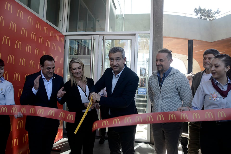 El intendente Javkin participó de la inauguración.