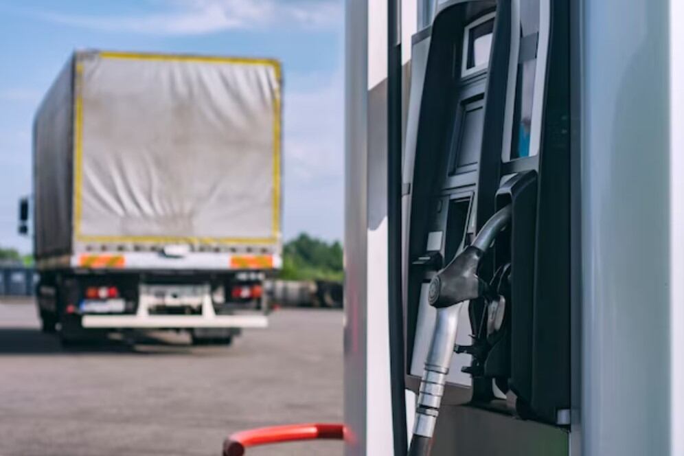 Los efectos directos e indirectos del aumento del 27% promedio en las naftas en la economía este enero de 2024.