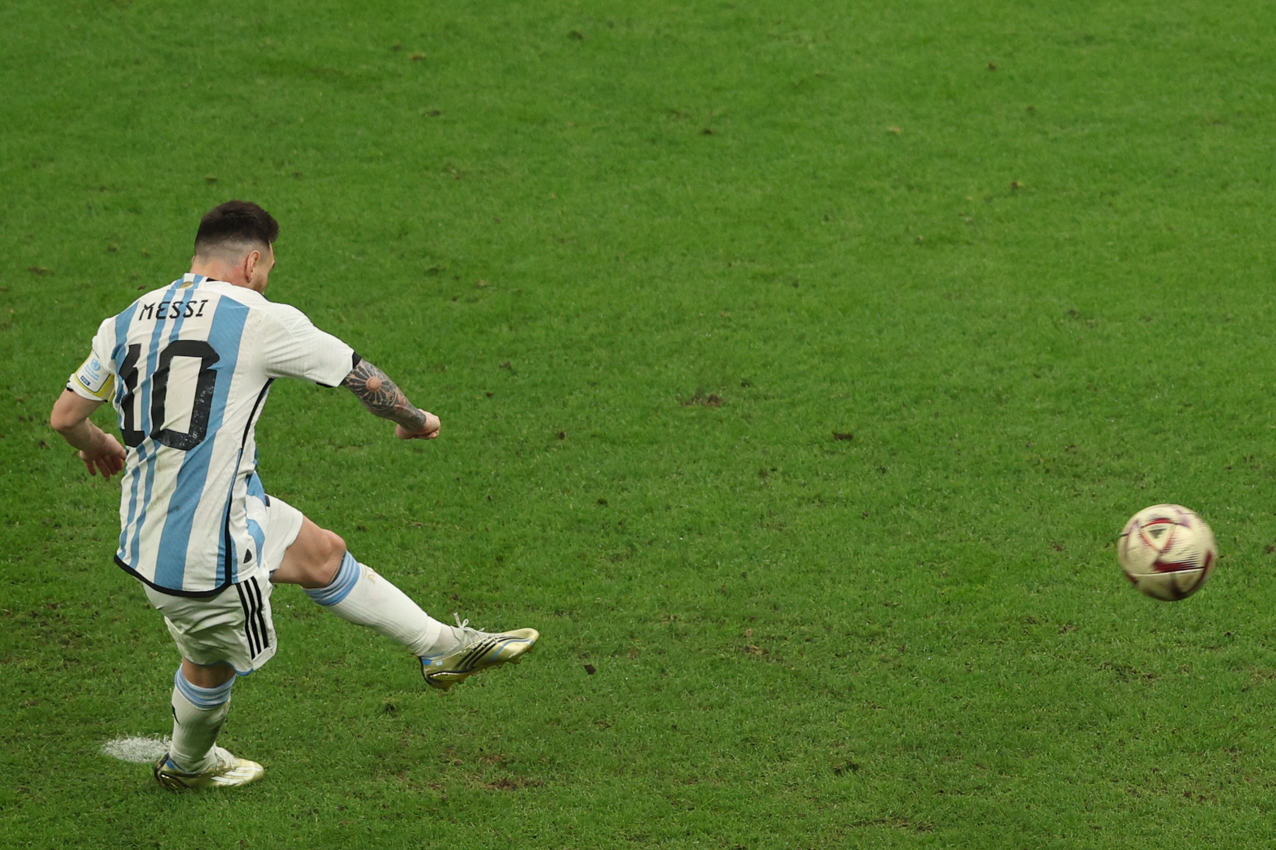 Con el gol de penal a Croacia, Messi superó a Batistuta y se convirtió en el máximo anotador de la Selección. (Foto: AFP)