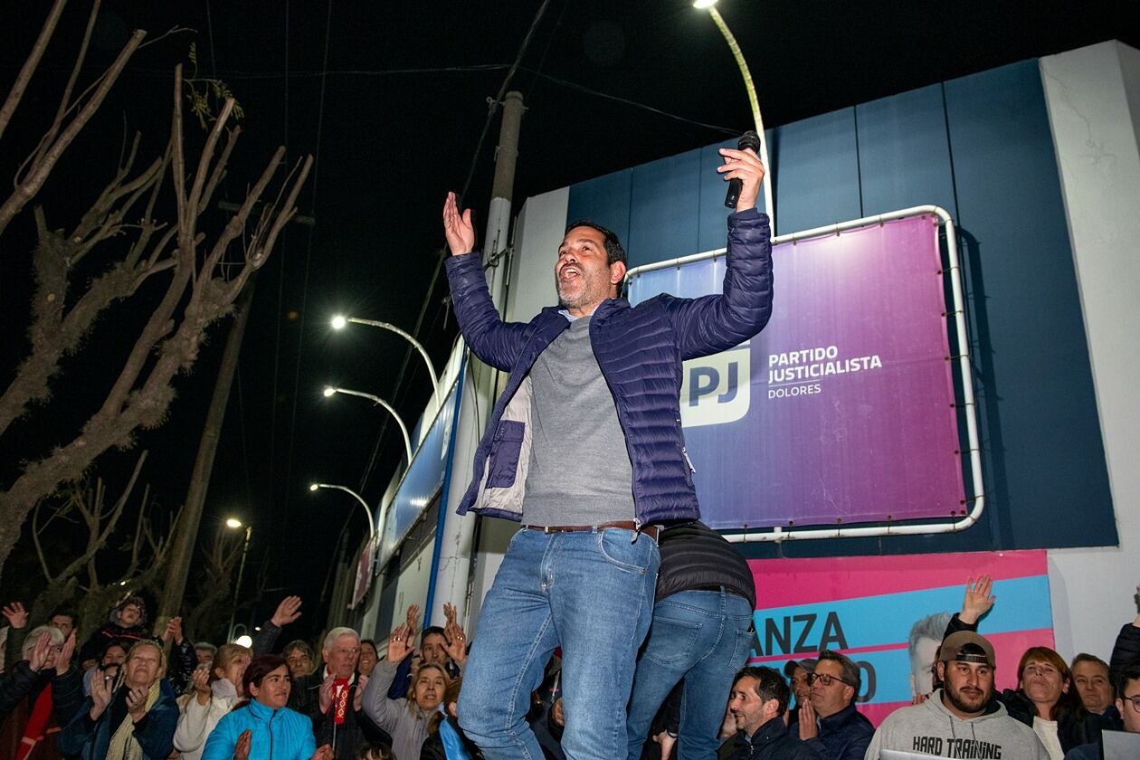 El festejo de Juan Pablo García en el PJ de Dolores. 