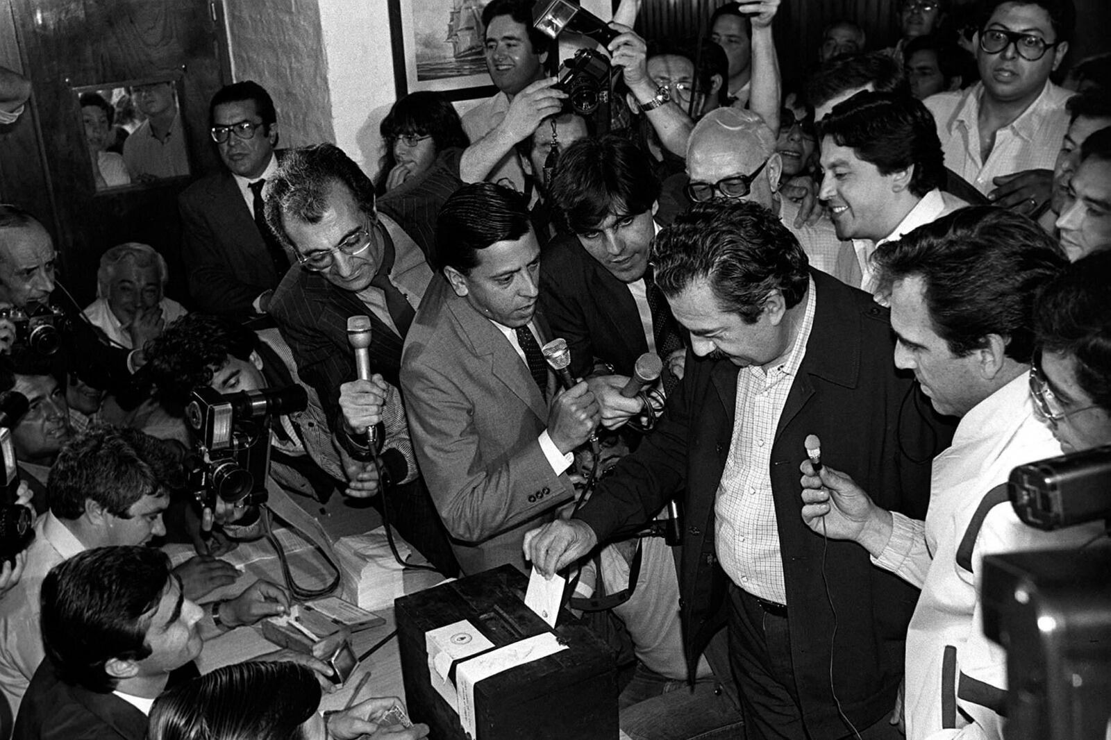 El voto de Raúl Alfonsín en las elecciones del 30 de octubre de 1983.