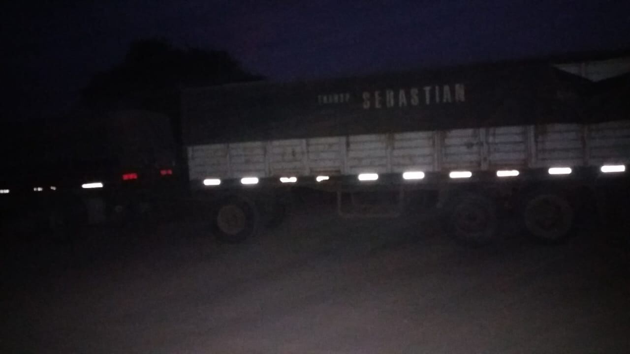 La llegada de uno de los camiones a Misión La Paz. 