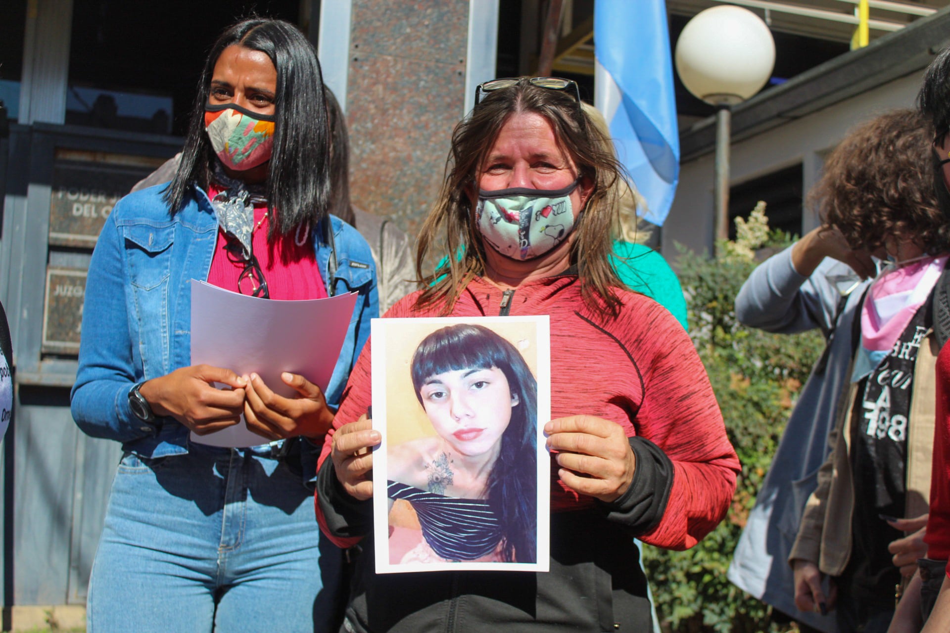 El vienes 10 se realizó la "parada simbólica" en la Fiscalía que atiende el caso para pedir justicia por Fabiola