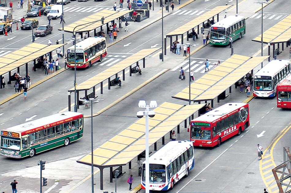 El Gobierno evalúa que quienes realicen más de un viaje por día paguen tarifas decrecientes.