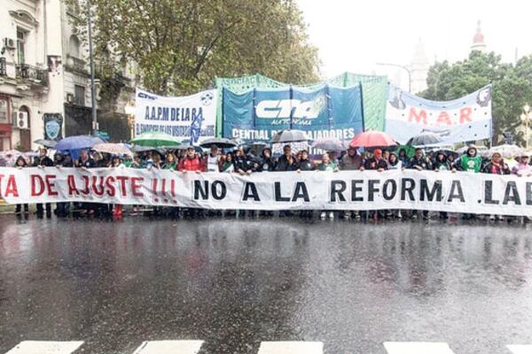 La multitudinaria marcha de ATE Nacional contra la reforma laboral.
