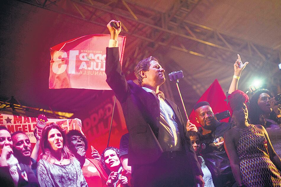 “La campaña se tiene que mover en base a nuestras propuestas sobre educación, trabajo y democracia”, dijo ayer Haddad.