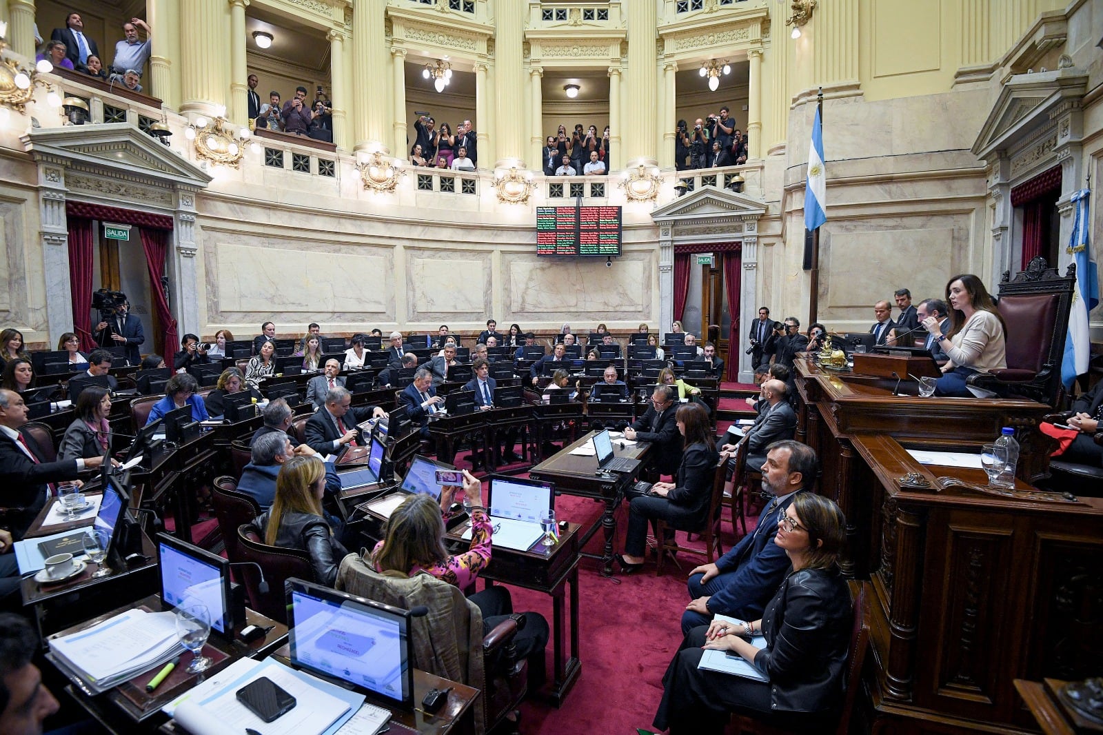 Las iniciativas comenzarán a debatirse en comisiones de la Cámara alta la semana que viene.