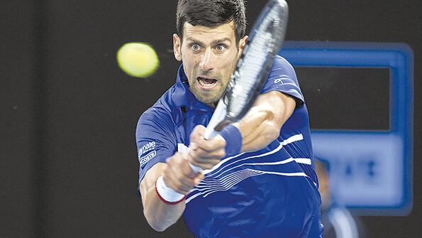 Djokovic, más cerca de convertirse en el tenista que más veces ganó en Australia.