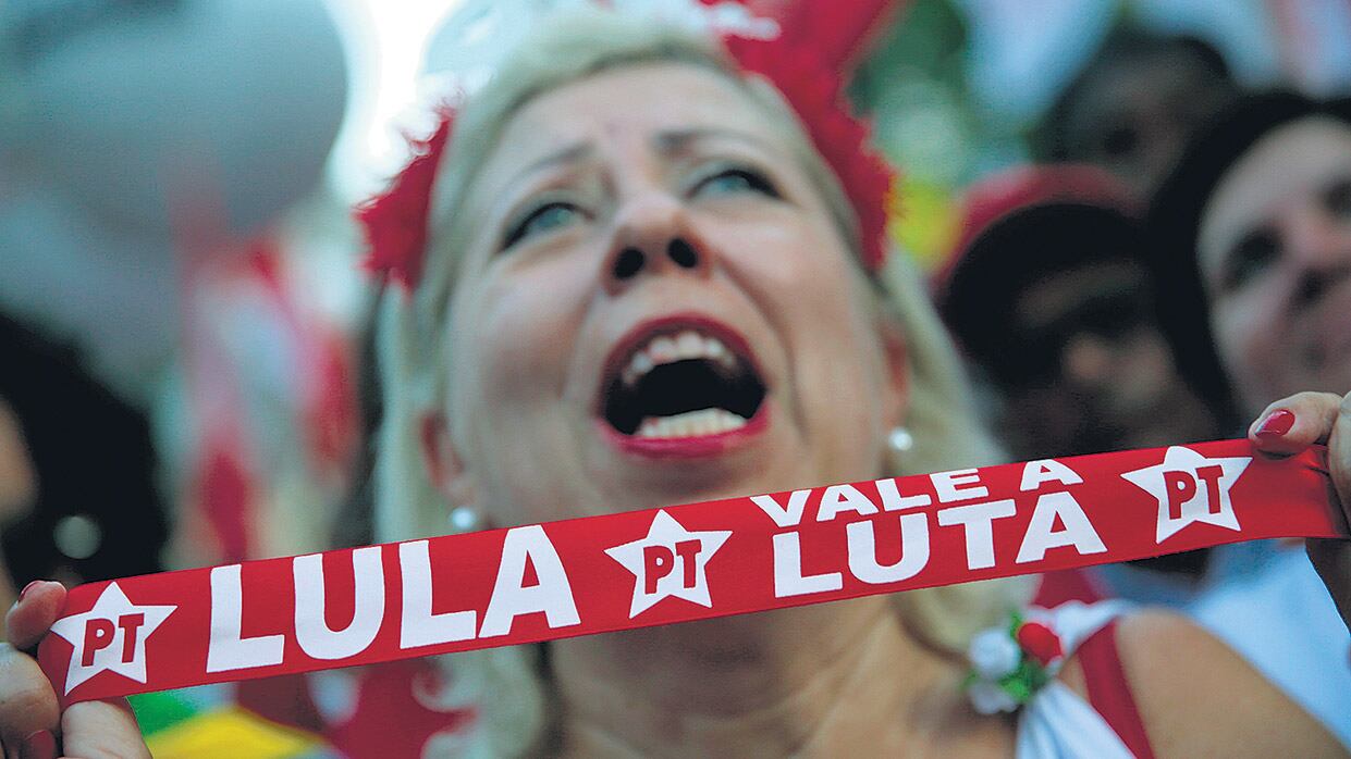 Los cánticos de los seguidores de Lula denotaban bronca contra “burgueses” y “patrones”.
