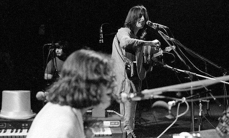 Charly y Nito en el escenario del Luna, donde apenas podían escucharse