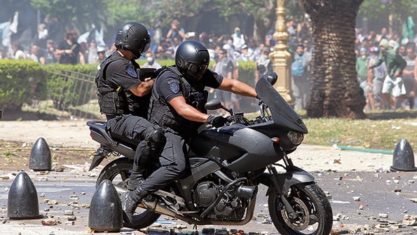 El juez subrayó que la mayoría de las actas policiales fueron redactadas con descripciones genéricas.