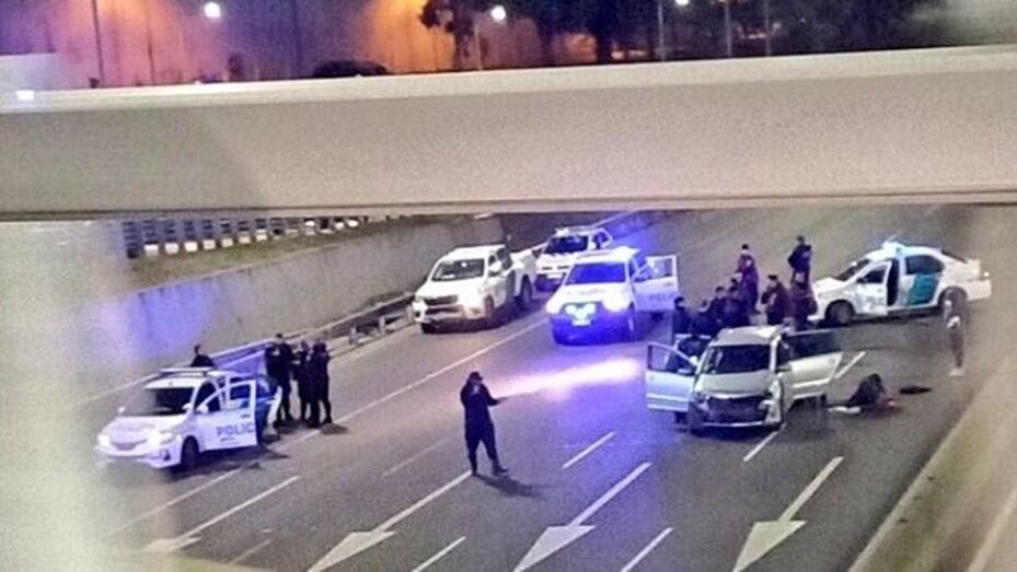  Los investigadores analizaban las cámaras de seguridad de General Paz.