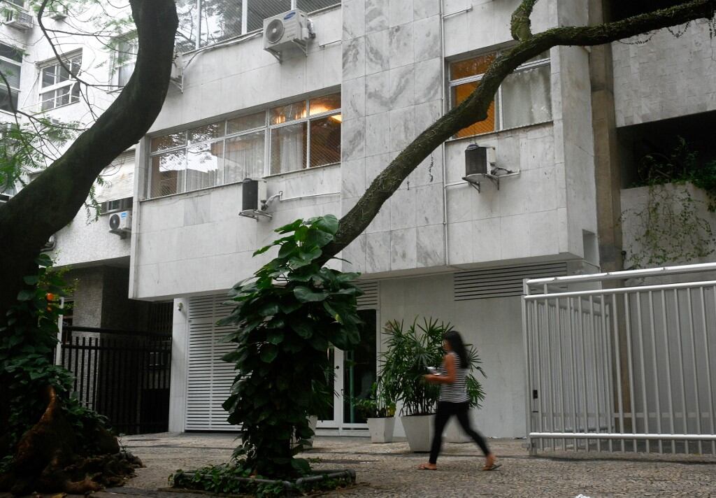 Entrada principal del edificio en el que vivían Hahn y su pareja, en el barrio de Ipanema. Foto: AFP.
