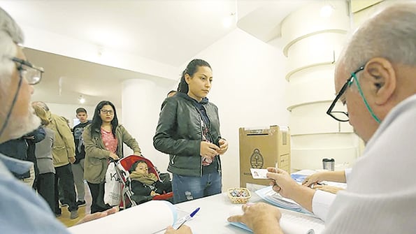 Hay unos 300 mil argentinos registrados en representaciones consultares de Argentina.