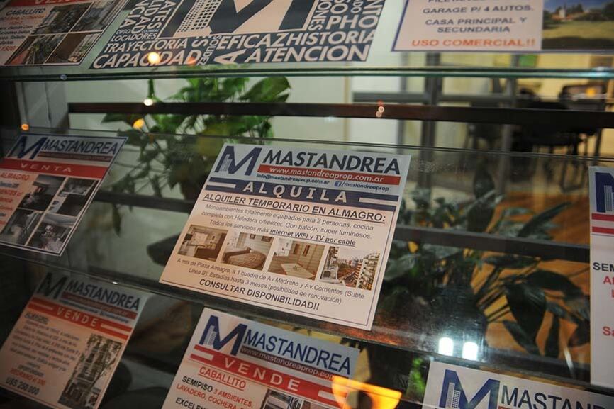 La norma fija que las expensas extraordinarias deberán ser abonadas por el dueño de la propiedad.