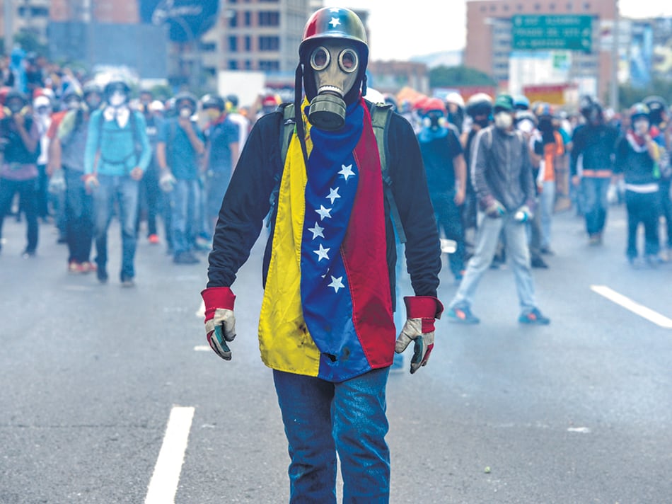 Mientras siguen las marchas opositoras, el gobierno denunció la existencia de células armadas.