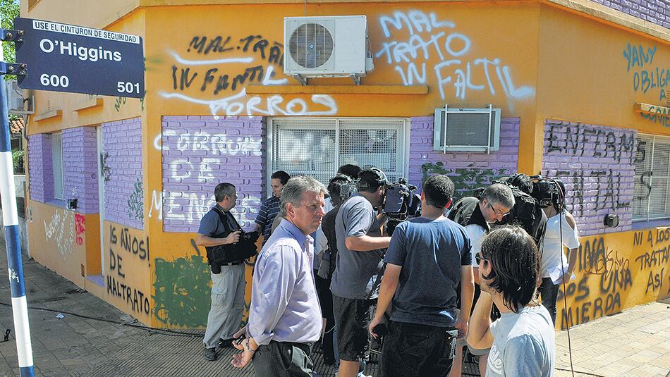 Los maltratos fueron descubiertos por uno de los padres.