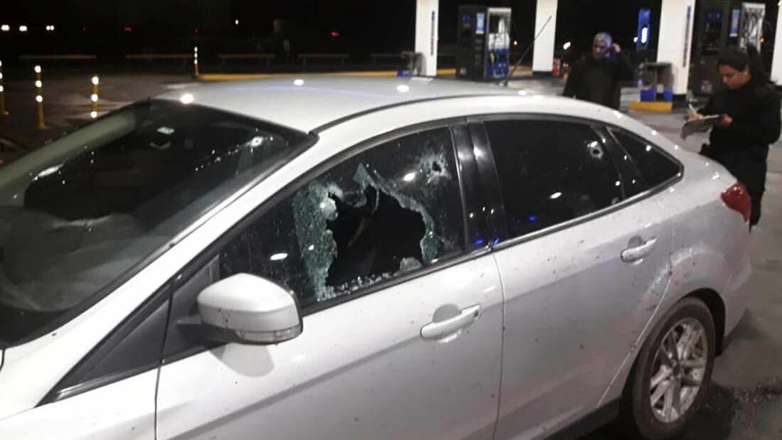 El Focus de Valdés con las marcas de los tiros.