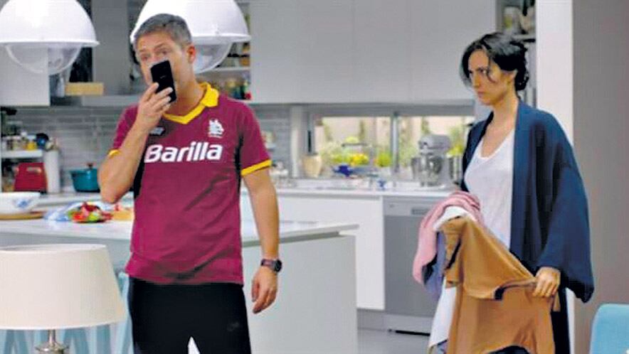 La película se contenta con ponerles la cámara encima a los personajes.