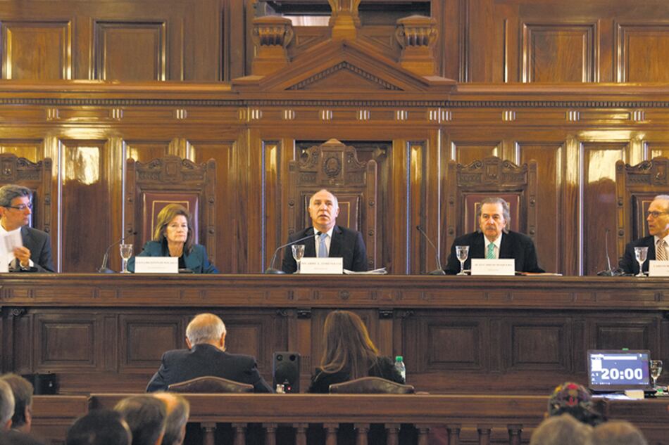 El dictamen de la fiscalía imputa a los jueces supremos que firmaron una acordada con la designación.