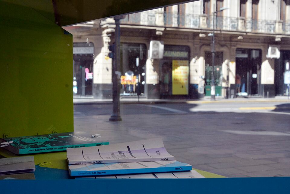 Con las librerías cerradas, buscan otras formas de poner a circular libros