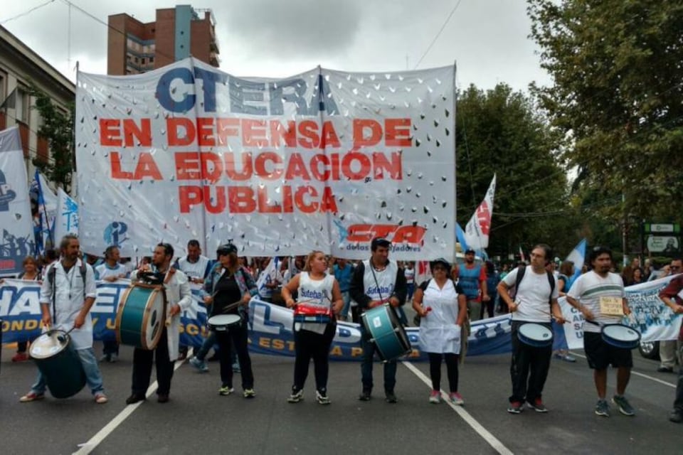 Ctera, con una representatividad del 70 por ciento, pierde cuatro lugares en la mesa de negociaciones por el decreto.