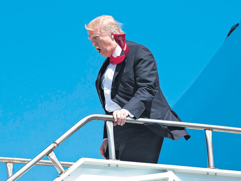 Trump acusó a sus adversarios de emprender una “caza de brujas” sobre sus lazos con Moscú.