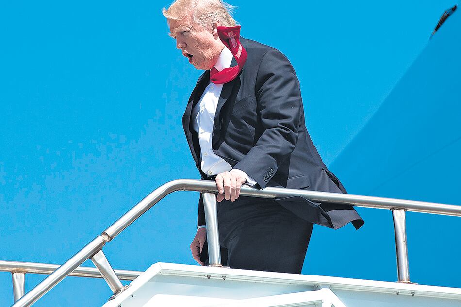 Trump acusó a sus adversarios de emprender una “caza de brujas” sobre sus lazos con Moscú.