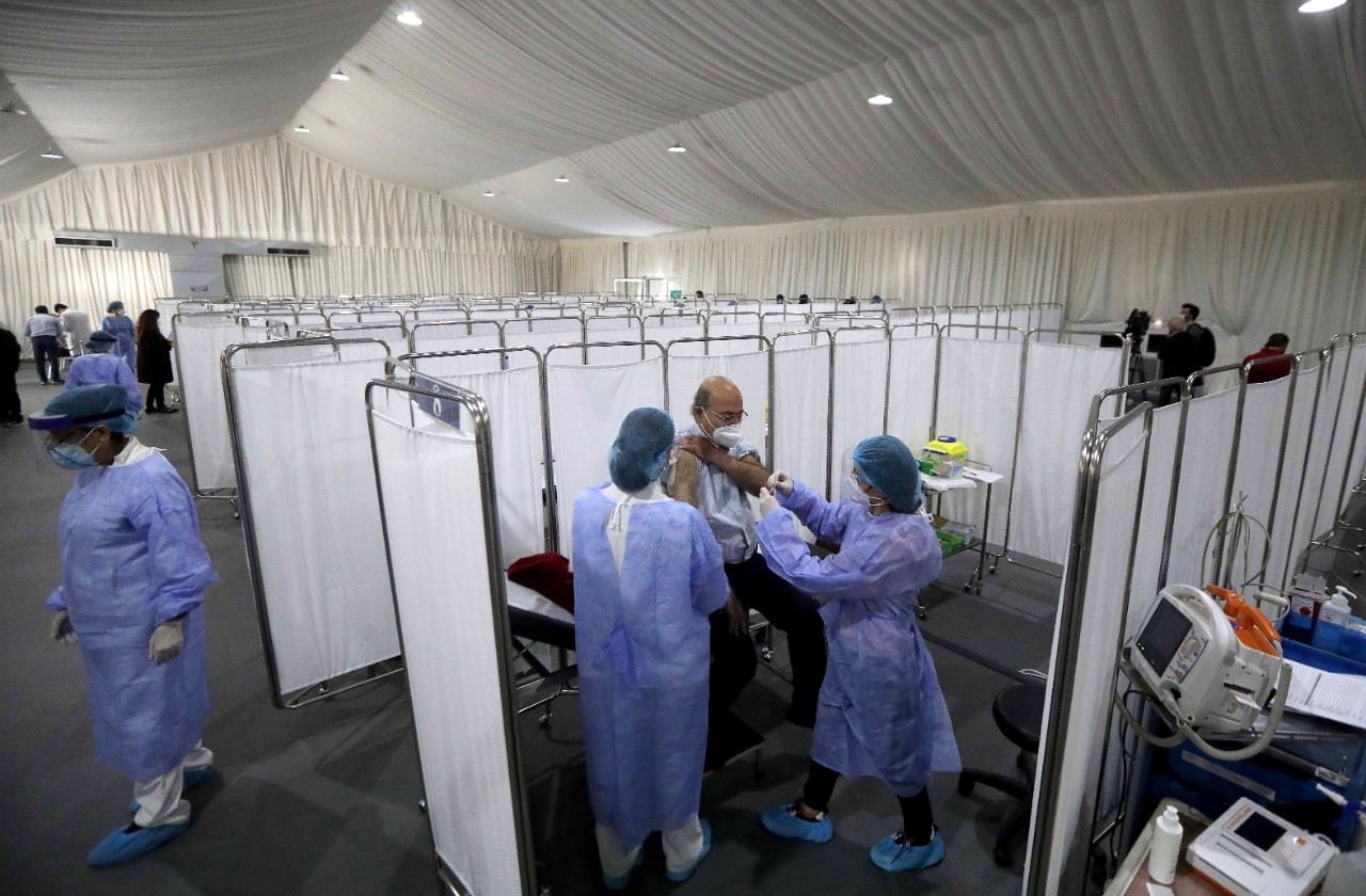 Pfizer promueve la aplicación de una tercera dosis de su vacuna contra la covid para hacer frente a la variante Delta.