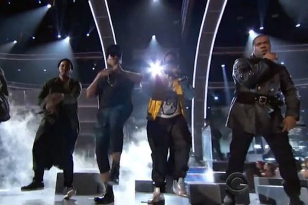 Busta Rhymes junto al legendario y recientemente reunido grupo A Tribe Called Quest.