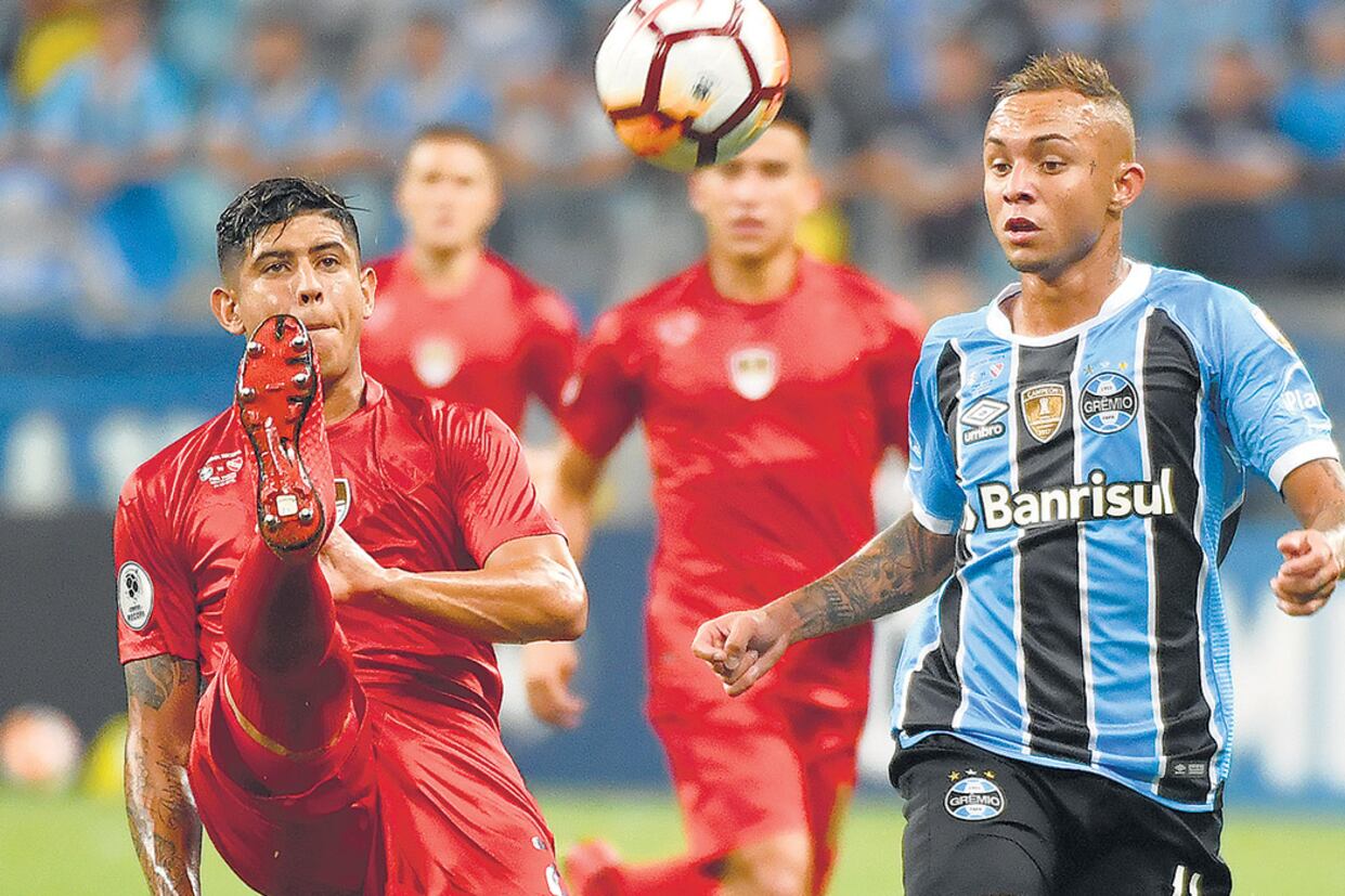 El Rojo arrancó mal pero terminó cumpliendo un buen papel en Porto Alegre, más allá del resultado.