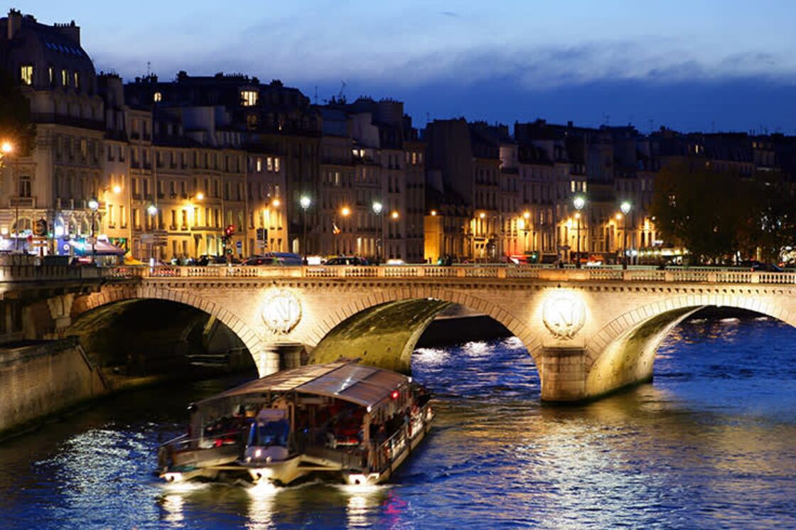 La mujer fue atacada el sábado por la madrugada en un baño público ubicado a la altura del puente Louis-Philippe.