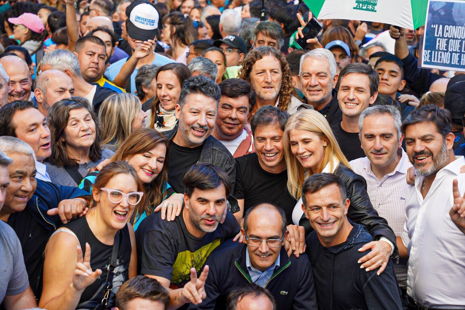 Kicillof, Magario y parte de la columna bonaerense que marchó por el centro porteño. 