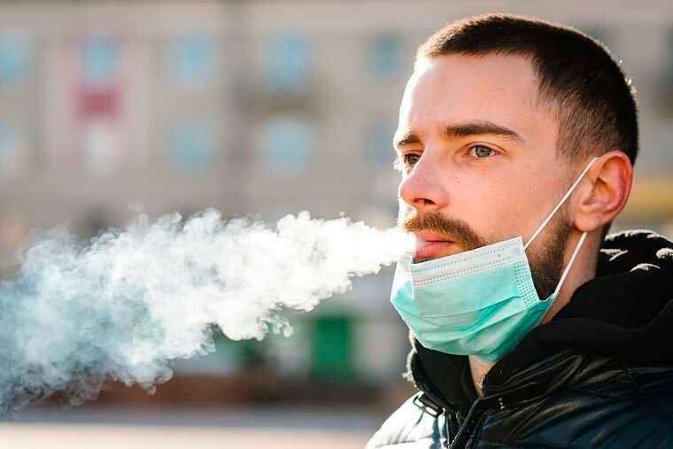 La pandemia llevó a muchos fumadores a aumentar el consumo y a otros a empezar tratamienots para dejar el tabaco.
