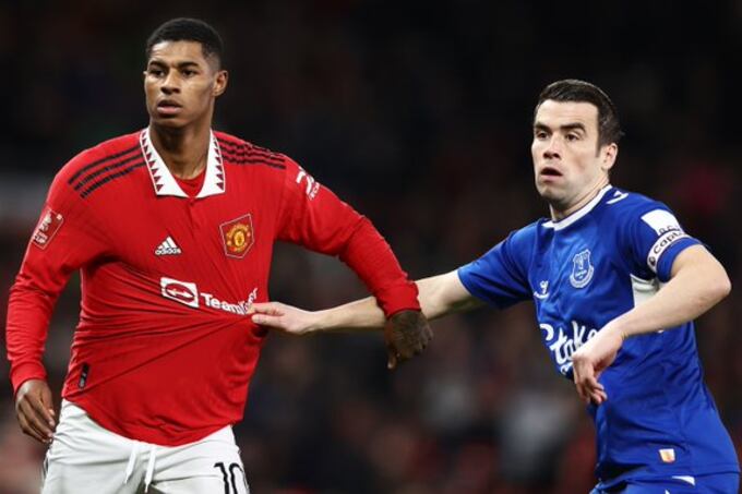 Aun marcado por Coleman, Rashford sentenció el pleito para el United