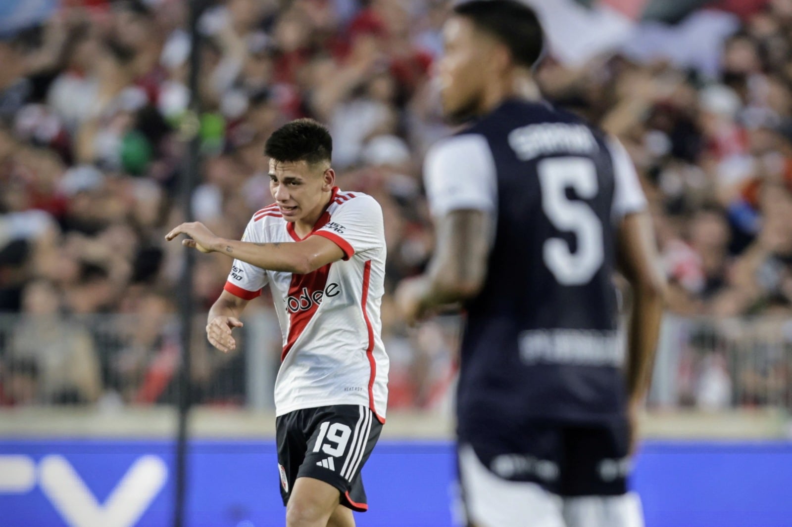 La emoción de Echeverri por su gol y el difícil momento que atraviesa su madre