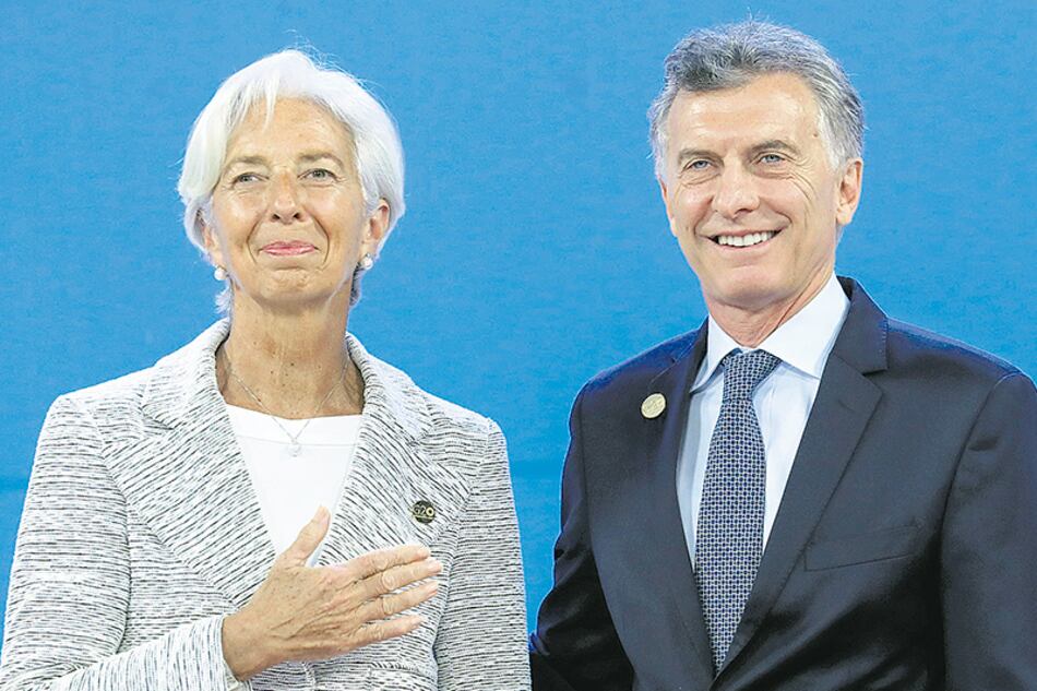 El FMI se abrazó a Macri y le dejó un campo minado al que lo suceda.