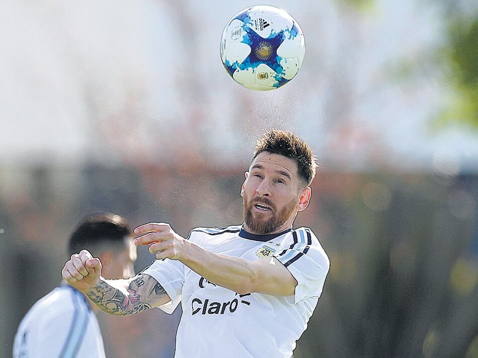 Messi llegó a la madrugada junto a Mascherano y Pérez, y trabajó en el doble turno dispuesto por Bauza.