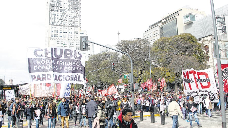 Hubo movilizaciones en el centro porteño y en distintas ciudades patagónicas.