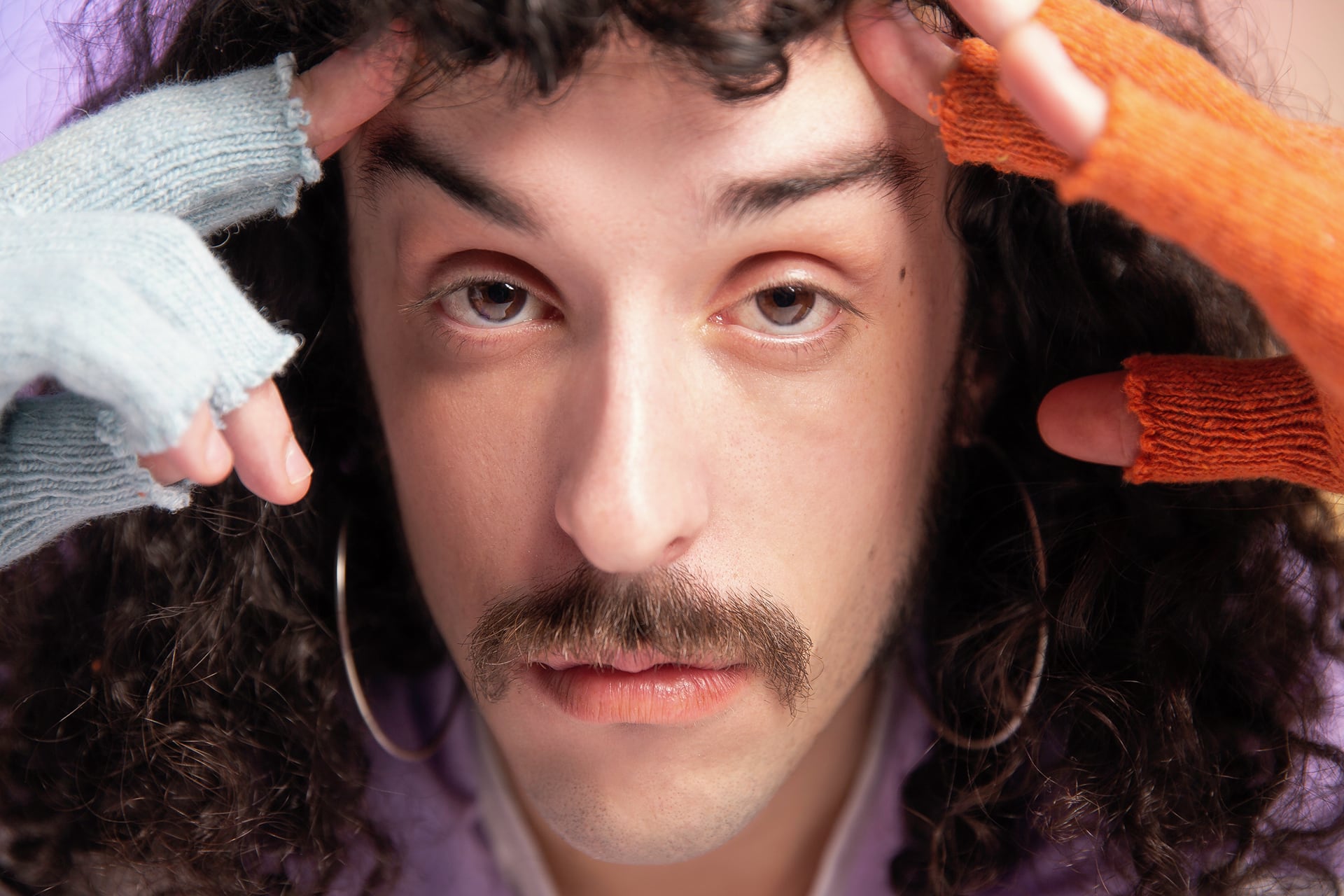 "La música actual agarró para otro lado... y yo me parezco a George Harrison y me caben los zapatos con plataforma", dice.