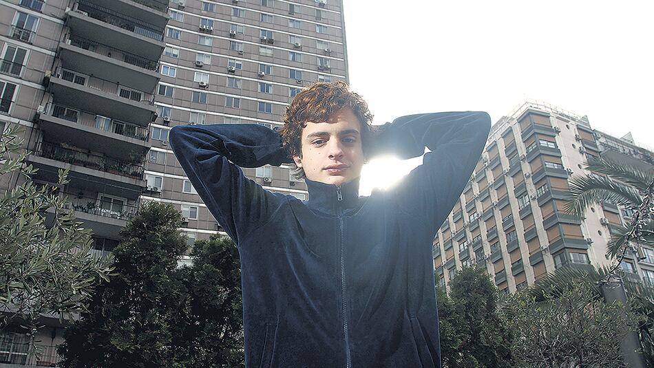 “Podés decir dos palabras y los ojos son como un arma mortal. Yo creo que en los ojos es donde está la verdad de cada uno”, dice Lorenzo Ferro.