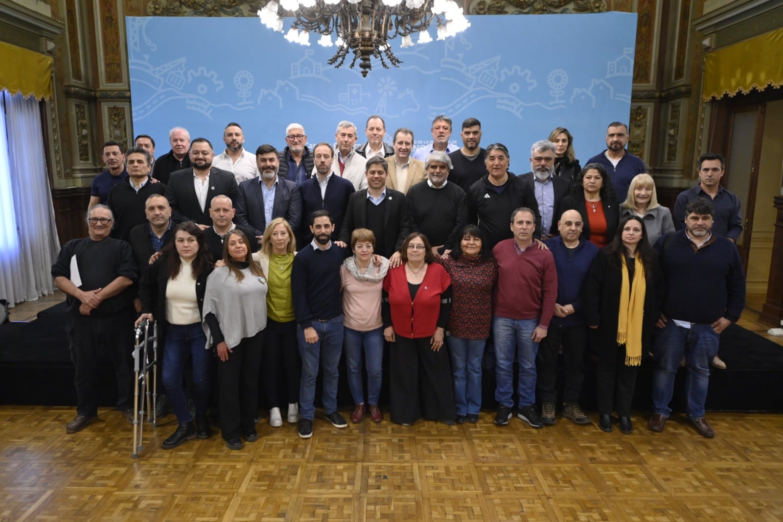 El gobernador con representantes estatales en La Plata. 